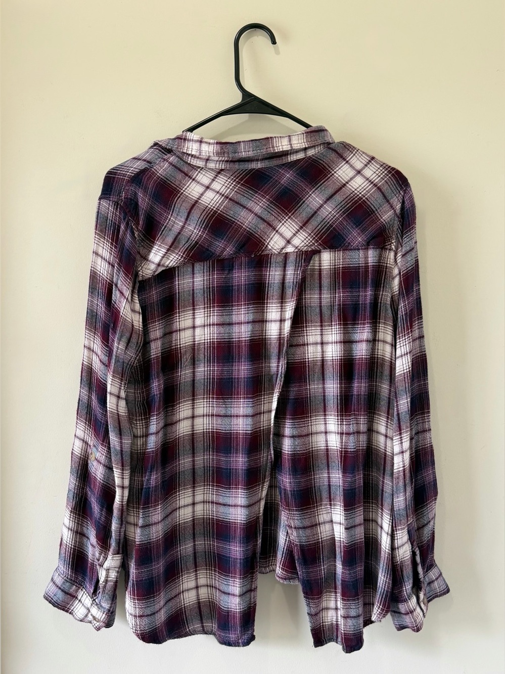 Francesca’s Harper Open Back Plaid Button Down Shirt Burgundy Navy Size M - Picture 5 of 5